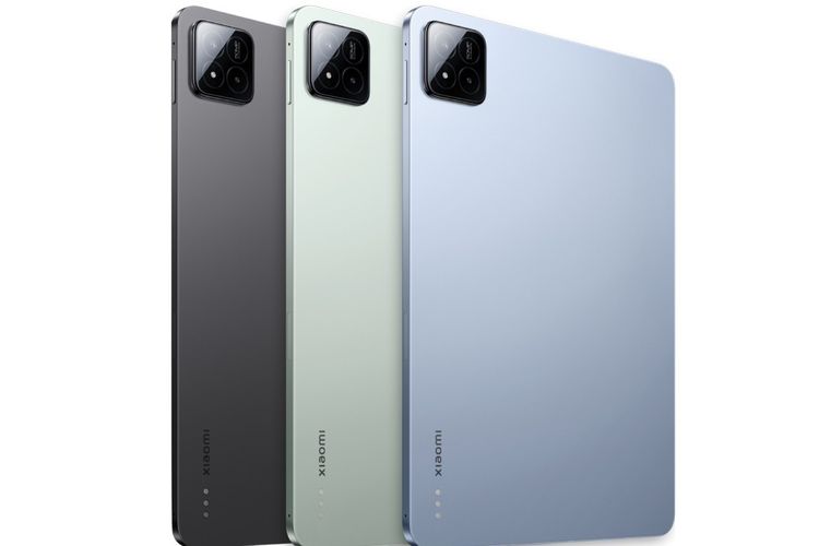 Bagian belakang Xiaomi Pad 7 series. Xiaomi Pad 7 memiliki kamera dengan resolusi yang lebih rendah dibanding Xiaomi Pad 7 Pro.  