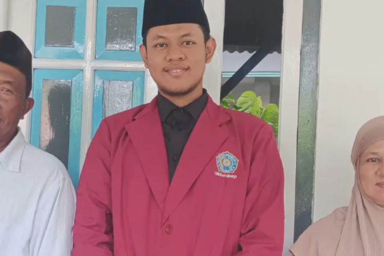 Mahasiswa baru Universitas Muhammadiyah Surabaya (UM Surabaya), Farid Faqih gapai kuliah gratis pada Fakultas Agama Islam (FAI) Jurusan Studi Agama-Agama (Ushuluddin).