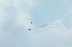 Dua F-16 "Dogfight" dengan Sukhoi saat Meriahkan HUT TNI