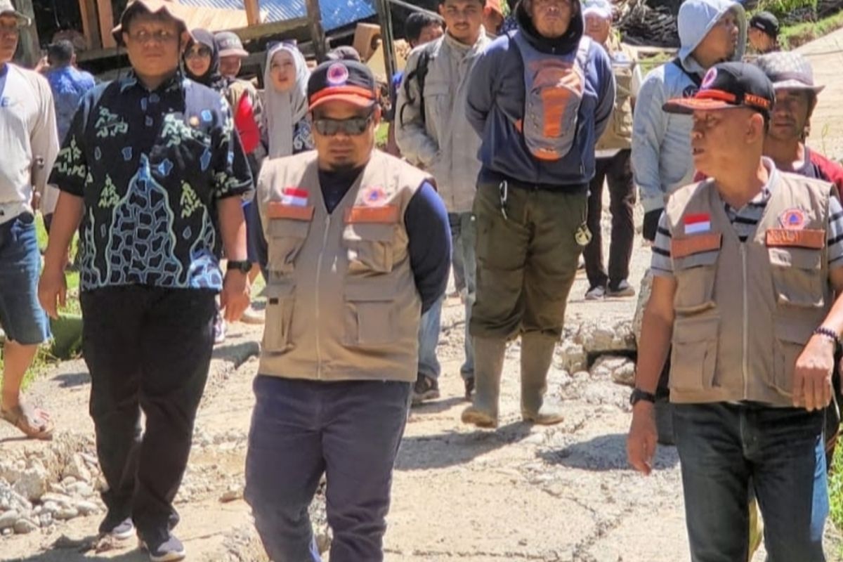 Longsor, Rumah Rusak Bertambah Jadi 23 Pemkab Enrekang Kunjungi Lokasi