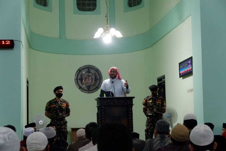 Syekh Ali Jaber saat memberikan tausyiah di Masjid Khadijah Kota Malang, Kamis (17/9/2020).