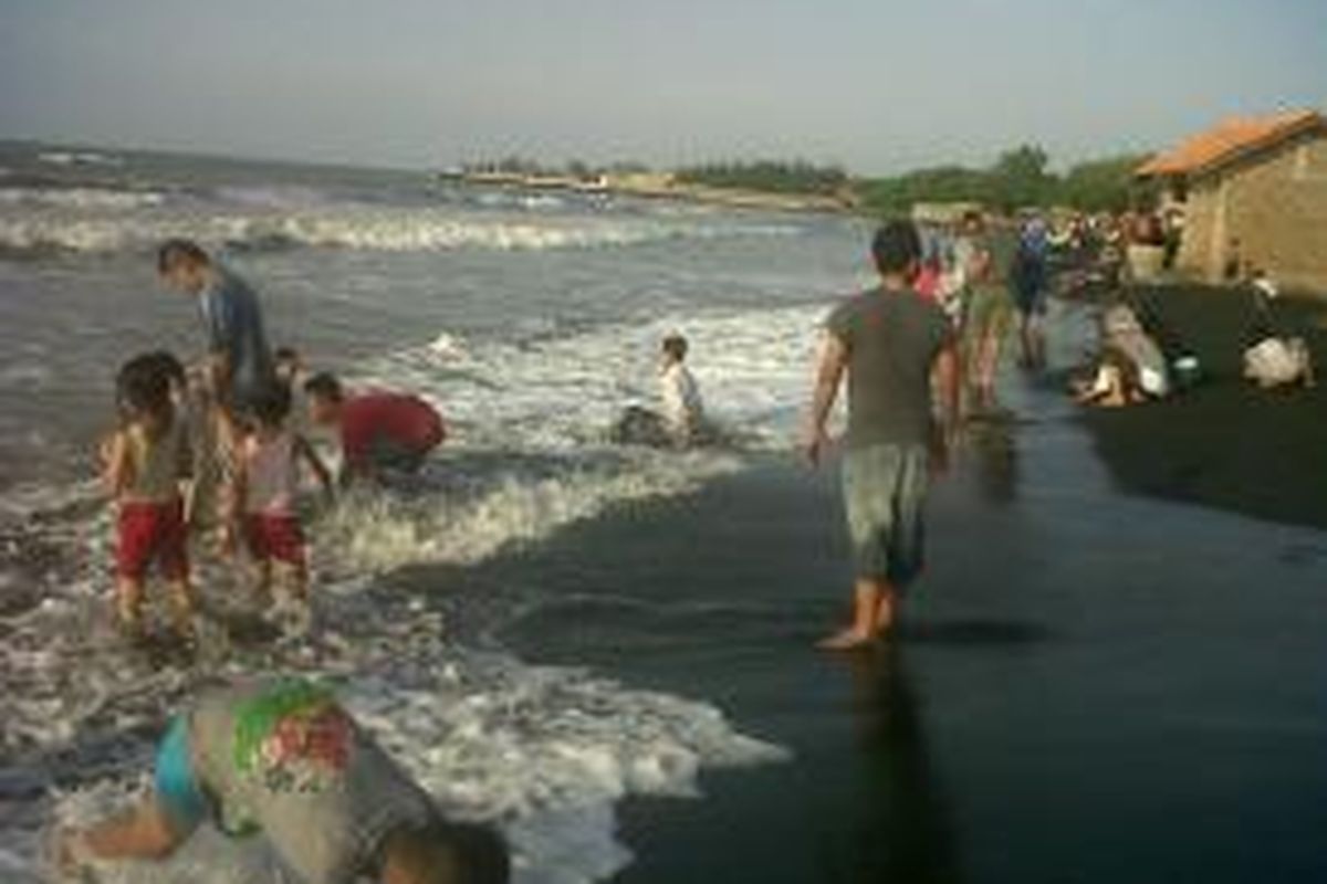 Suasana Pantai Sendang Sikucing Rowosari di Kabupaten Kendal, Jawa Tengah.