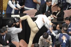 Saat Anggota Parlemen Taiwan Adu Jotos di Tengah Rapat...
