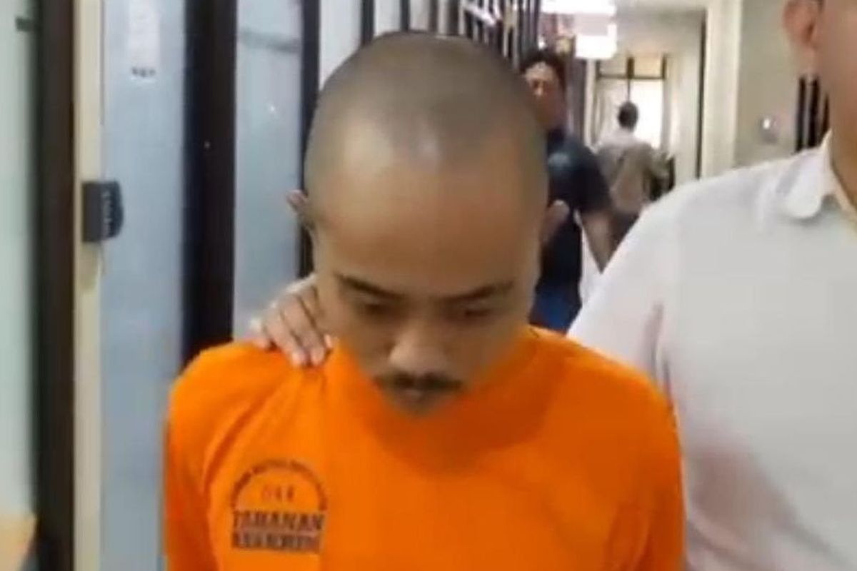 Pelaku penganiayaan ibu kandung di Bekasi.