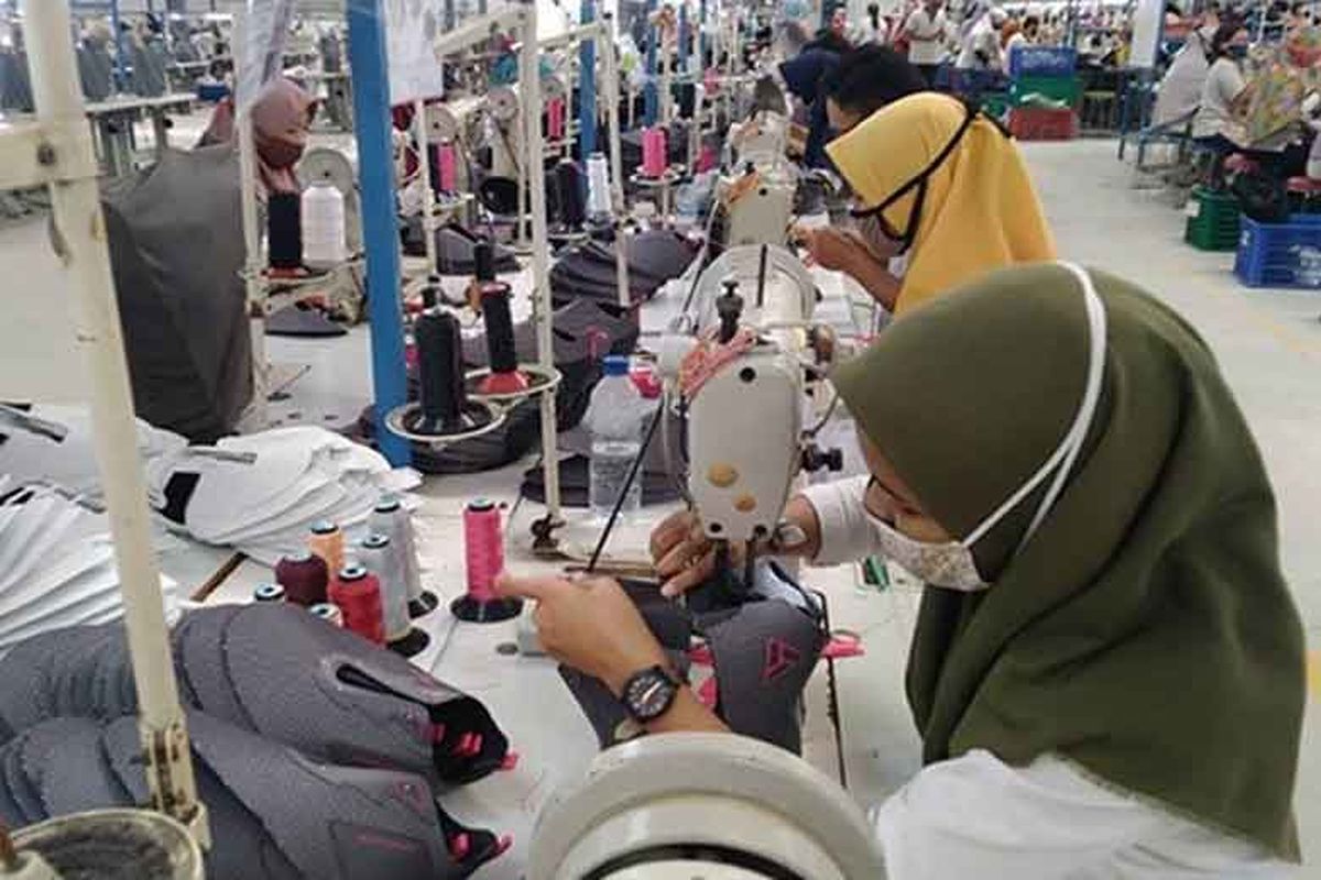 Pabrik sepatu Aerostreet di Desa Bentangan, Kecamatan Wonosari, Klaten berhasil mempertahankan 800 pekerja serta memberikan hak, seperti gaji hingga tunjangan hari raya (THR).