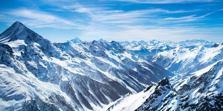Pegunungan Alpen di Swiss. Perubahan iklim mengancam pencairan gletser di pegunungan yang memiliki banyak destinasi ski populer.