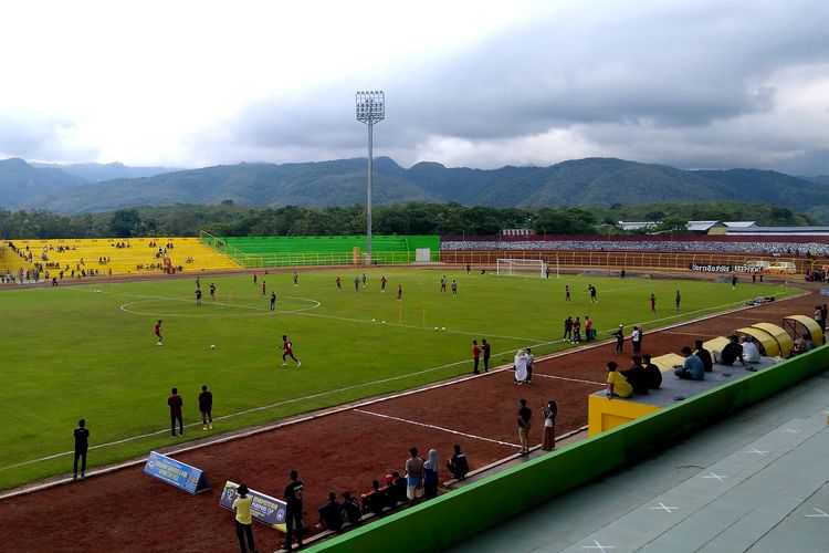 Lapangan Stadion Gelora BJ Habibie yang terletak di Pare-pare menjadi home base PSM Makassar selama Liga 1 2022-2023 berlangsung.