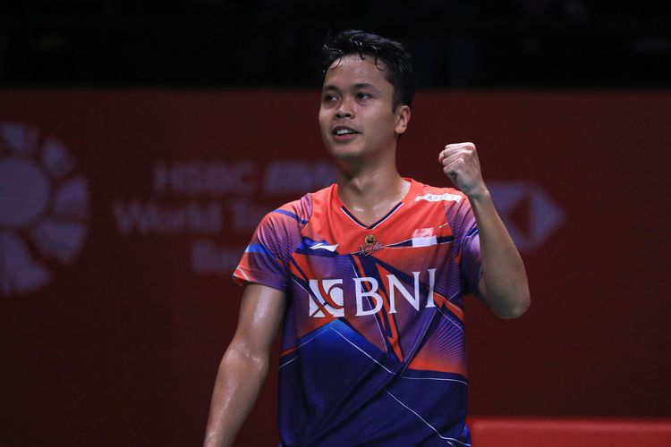 Anthony Sinisuka Ginting saat melawan Jonatan Christie pada semifinal BWF World Tour Finals 2022 di Nimibutr Arena, Bangkok, Thailand, Sabtu (10/12/2022). 