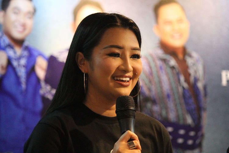 Fitri Carlina saat press conference album launching WALI 20.20 di KFC Mall Artha Gading, Jakarta, Kamis (12/3/2020).