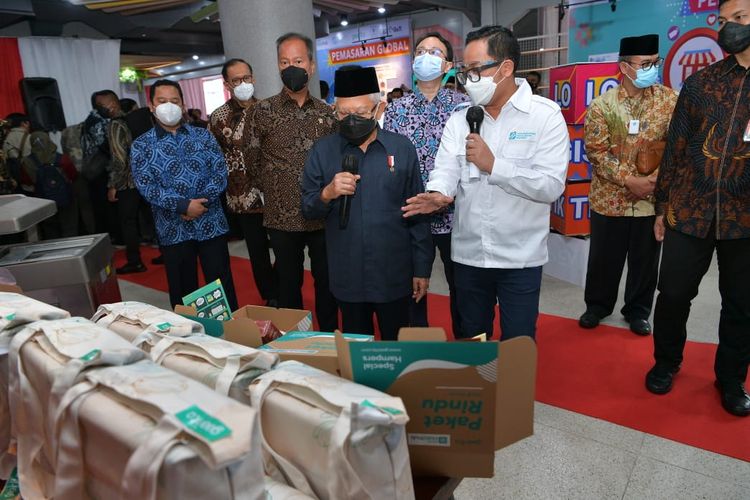 Wakil Presiden  Ma'ruf Amin saat menghadiri acara pencanangan Global Halal Hub di Tangerang, Banten, Kamis (27/1/2022). 