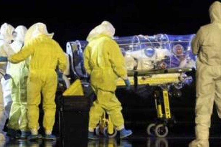 Perawat ini bagian dari tim yang menangani pastor Spanyol korban meninggal Ebola. 