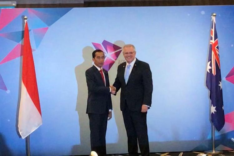 Presiden Joko Widodo saat melaksanakan pertemuan bilateral dengan Perdana Menteri Australia Scott Morrison di sela KTT ke-33 ASEAN di Singapura, Rabu (14/11/2018).