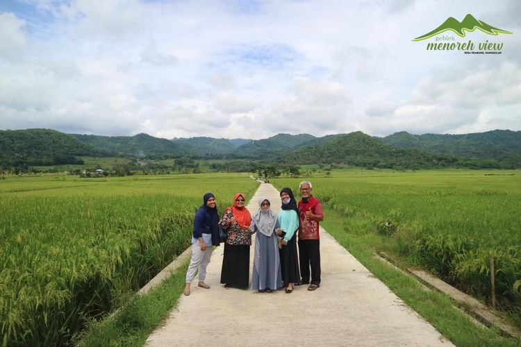 Tempat wisata di Yogyakarta - Angkringan kekinian Geblek Menoreh View di Kulon Progo, Yogyakarta.