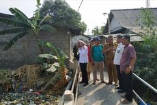 Staf Luhut Tinjau Kali Bahagia di Bekasi yang Tertutup Sampah Plastik