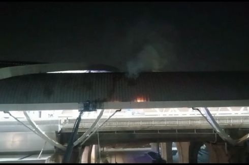 Atap Stasiun KCIC di Halim Jaktim Terbakar, Penyebab Masih Didalami
