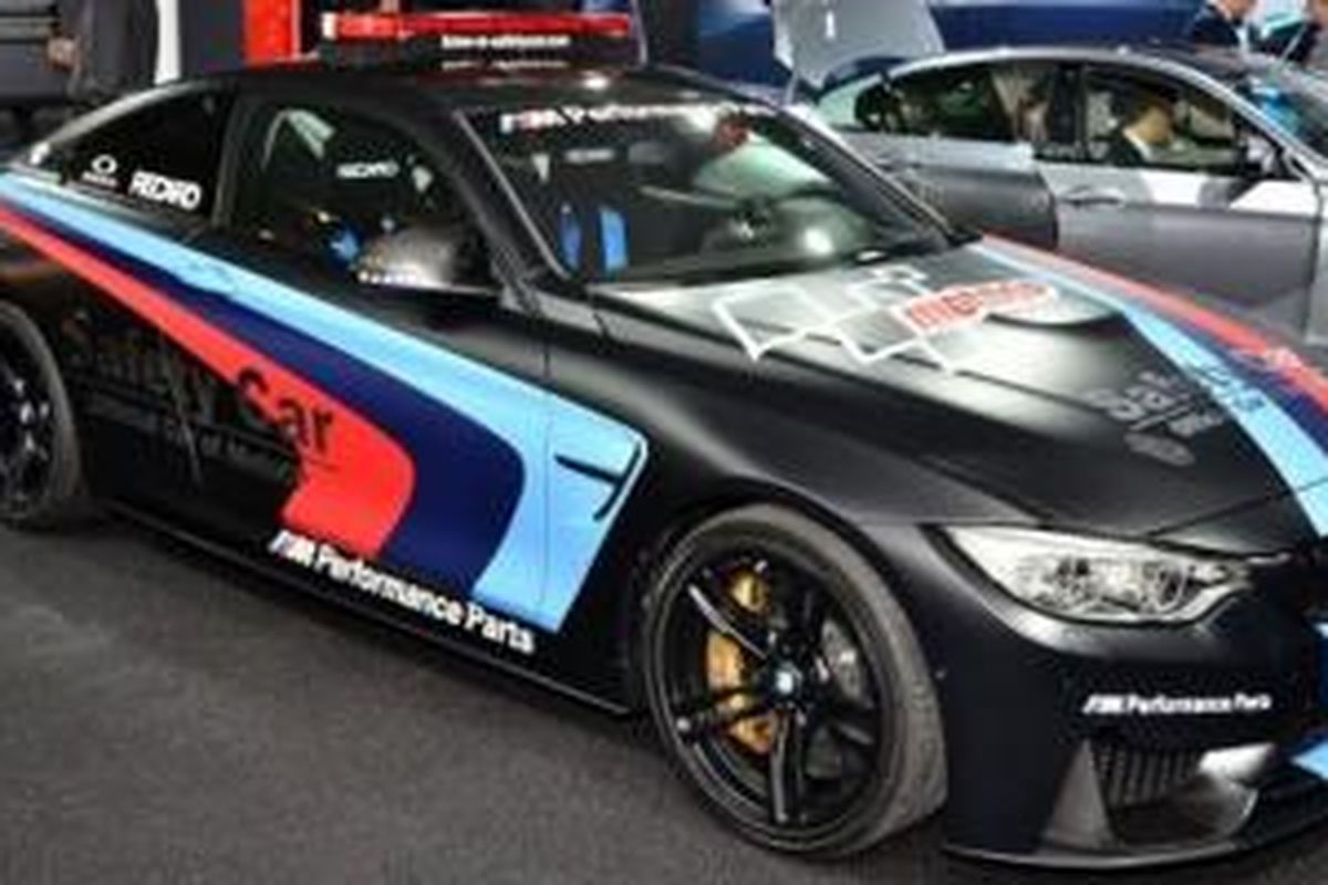 BMW M4 Coupe Safety Car MotoGP di Geneva Motor Show 2015