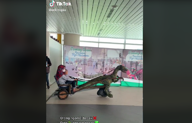 viral becak dinosaurus