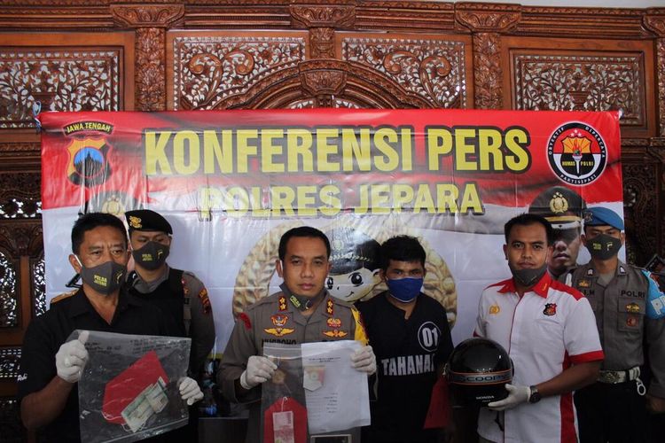 Kapolres Jepara, AKBP Nugroho Tri Nuryanto saat konferensi pers pembunuhan Sintya Wulandari (21),  gadis yatim piatu di Mapolres Jepara, Rabu (20/5/2020).