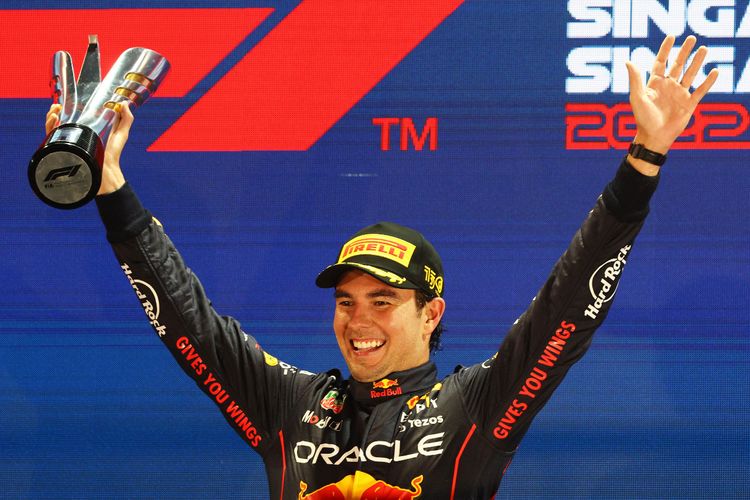 Pebalap tim Red Bull Racing, Sergio Perez, berhasil memuncaki laga Formula 1 (F1) Singapura yang digelar di Sirkuit Marina Bay, Minggu (2/10/2022) malam lalu.