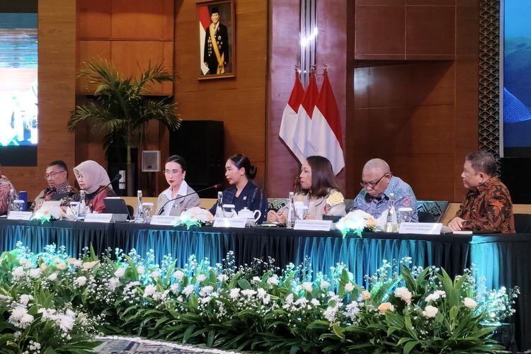 Wakil Menteri Pariwisata Ni Luh Puspa saat pemaparan dalam Jumpa Pers Akhir Tahun 2025 di Gedung Sapta Pesona, Jakarta Pusat, Selasa (16/12/2025). 