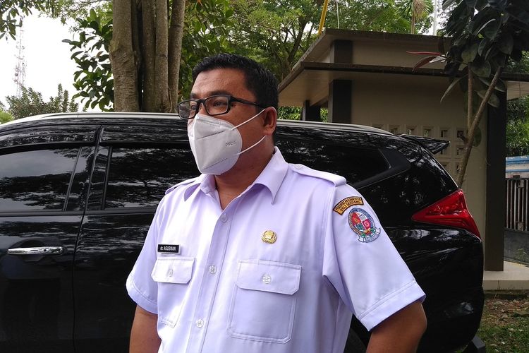 Kepala UPT Puskesmas Rawat Inap Batang Kuis, dr. Aguswan menyebut hasil tes swab Polymerase Chain Response (PCR) terhadap keluarga dari 21 tenaga kesehatan di UPT Puskesmas Rawat Inap Batang Kuis, 1 anak bidan positif Covid-19. Sedangkan untuk yang lainnya, masih menunggu keluarnya hasil tes swab.