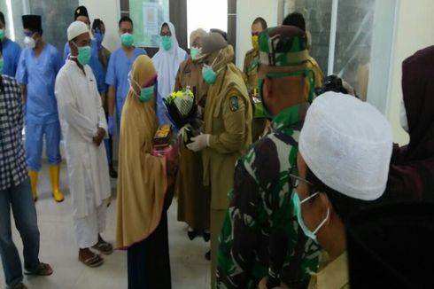 Suasana Haru Selimuti Kepulangan 5 Pasien Covid-19 yang Sembuh di Bima