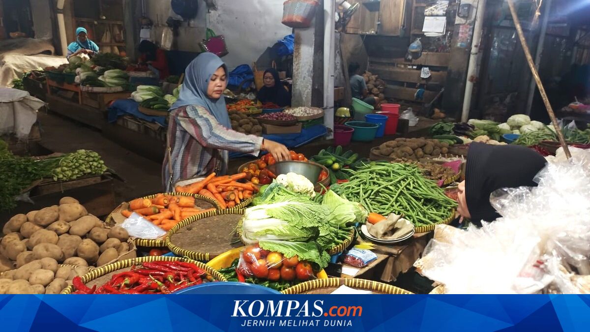 Curhat Pedagang Pasar Sayur Magetan, Jualan Tetap Sepi meski Harga Turun