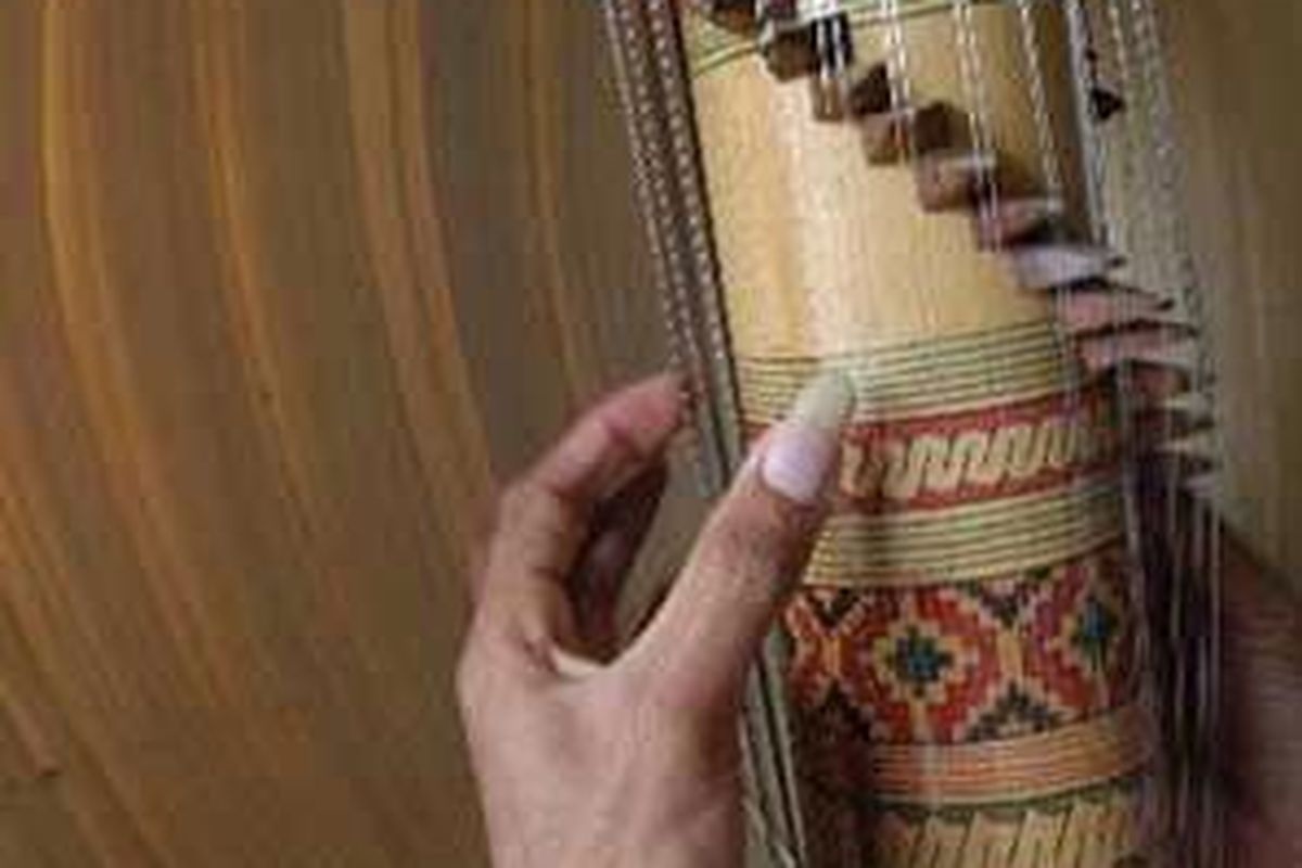 Sasando, alat musik yang berasal dari Nusa Tenggara Timur.