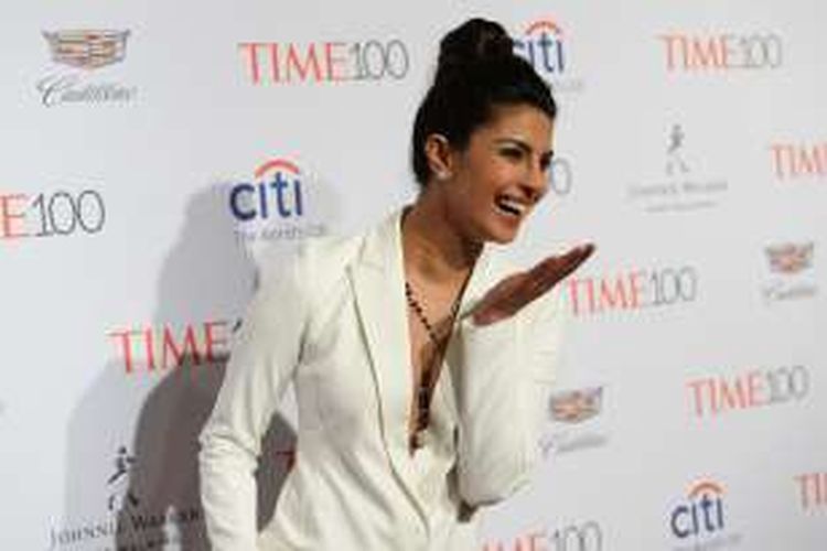 Aktris Priyanka Chopra menghadiri acara Time 100 Gala untuk merayakan edisi khusus Most Influential People di The World at Jazz, Lincoln Center, New York, Selasa (26/4/2106).