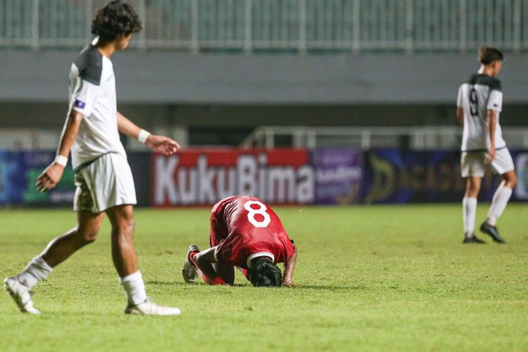 Pemain timnas U17 Indonesia Arkhan Kaka berselebrasi usai membobol gawang timnas U17 Guam pada pertandingan Kualifikasi Piala Asia U17 2023 di Stadion Pakansari, Kabupaten Bogor, Senin (3/10/2022).  Indonesia menang 14-0 atas Guam.