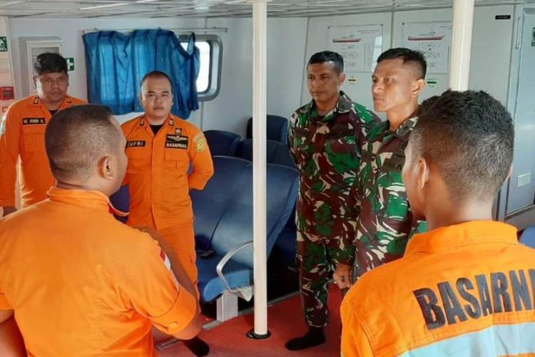 Tim SAR gabungan  mengerahkan dua kapal dan satu unit pesawat milik TNI AL untuk  mencari KM Panji Saputera yang hilang kontak di peraiaran laut Maluku, Minggu (19/1/2020).