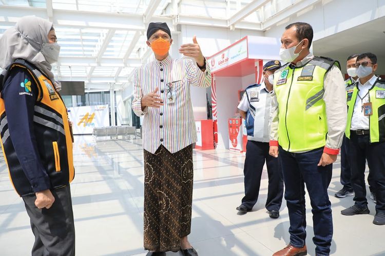 Gubernur Jawa Tengah Ganjar Pranowo saat sidak ke Bandara Ahmad Yani Semarang, Kamis (6/5/2021).