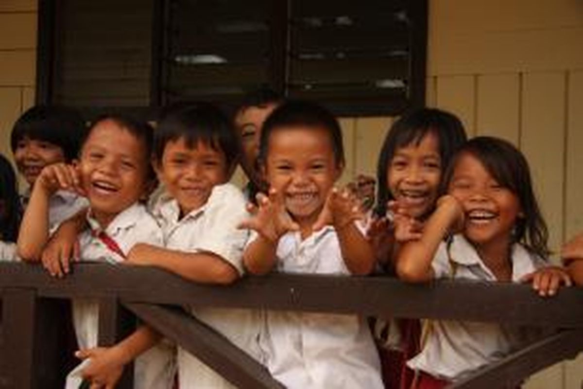 Anak belum mempunyai kesiapan mental walau secara daya pikir anak usia 3 tahun pun bisa untuk diajari membaca dengan penuh semangat. Idealnya, kembalikan hak anak kepada situasi yang sesuai dengan kondisi psikis anak, yaitu jika memang seharusnya membaca itu diajarkan di kelas 1 SD.
