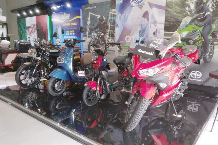 Penggemar otomotif punya tempat kumpul baru bernama Black Stone Garage. 