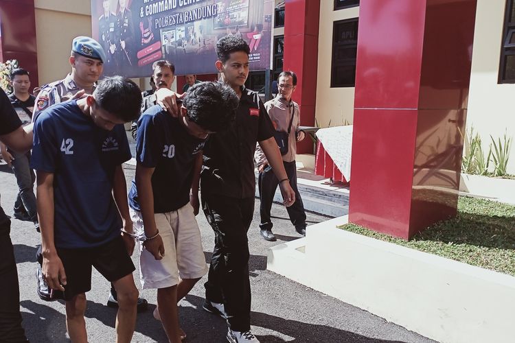 Kapolresta Bandung Kombes Pol Kusworo Wibowo saat melakukan konfresnsi pers di Mapolresta Bandung, Soreang pada Selasa (18/7/2023) terkait kasus pembunuhan supir taksi online yang jenazahnya ditemukan di Kecamatan Kertasari pasa Sabtu lalu