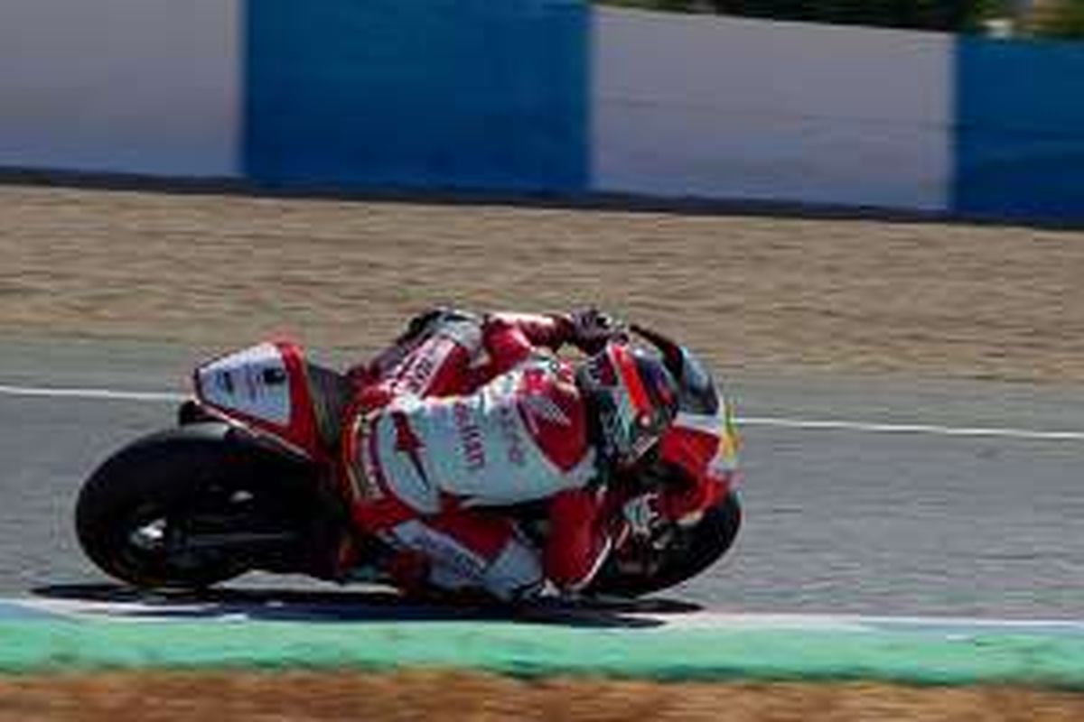 Dimas Ekky saat balapan di Moto2 CEV