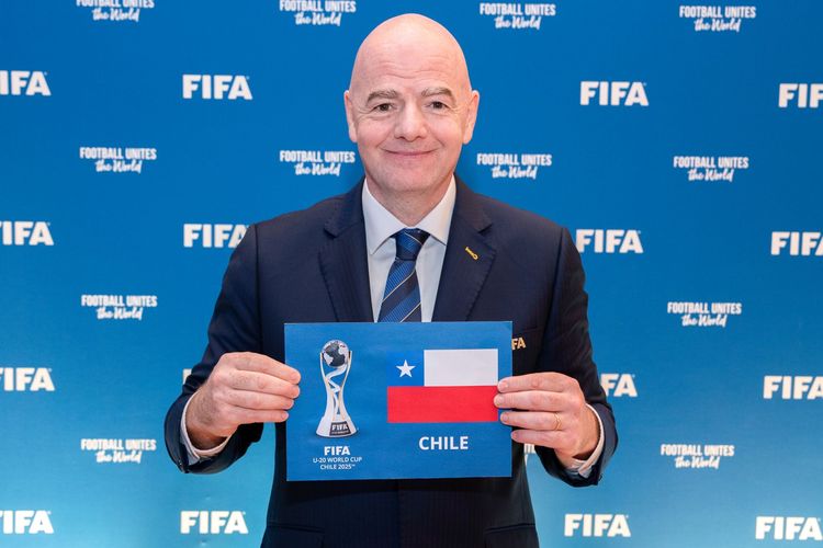 Dewan FIFA menetapkan Chile sebagai tuan rumah Piala Dunia U20 2025 pada Minggu (17/12/2023). 