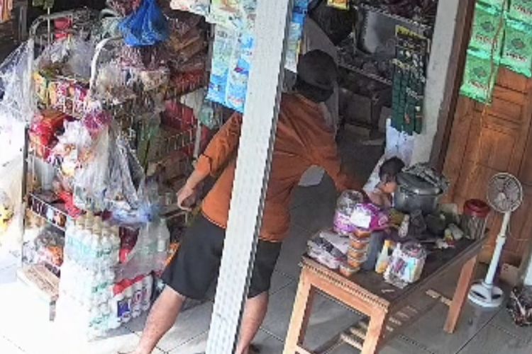 Keterbatasan Ekonomi, Pria di Bangkalan Pura-pura Jadi Pembeli dan Nekat Curi Ponsel