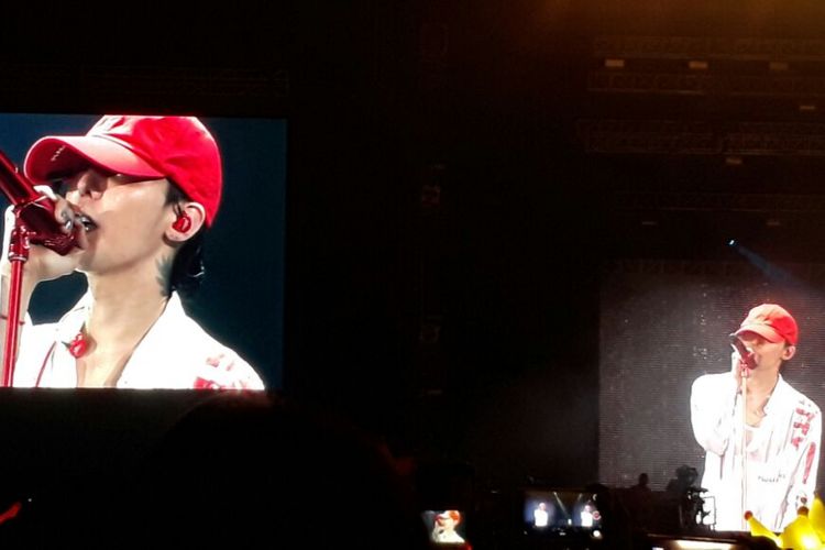 G-Dragon menghibur penggemarnya di Indonesia dalam konser G-DRAGON 2017 World Tour yang digelar di Indonesia Convention Centre, BSD, Tangerang, Minggu 93/9/2017).