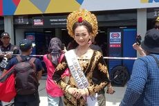 WSBK Mandalika, Gadis Berbaju Adat Curi Perhatian Dorna