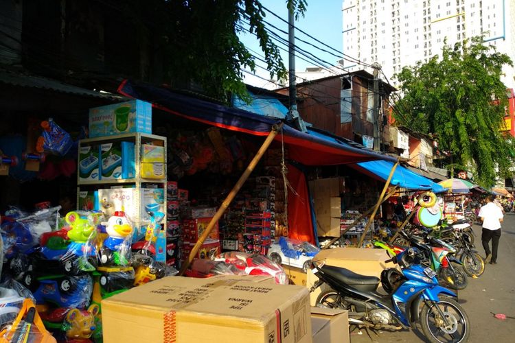 Kondisi pasar Gembrong, Kamis (7/12/2017). Pasar Gembrong dan sekitarnya akan ditata terkait pembangunan tol Becakayu.