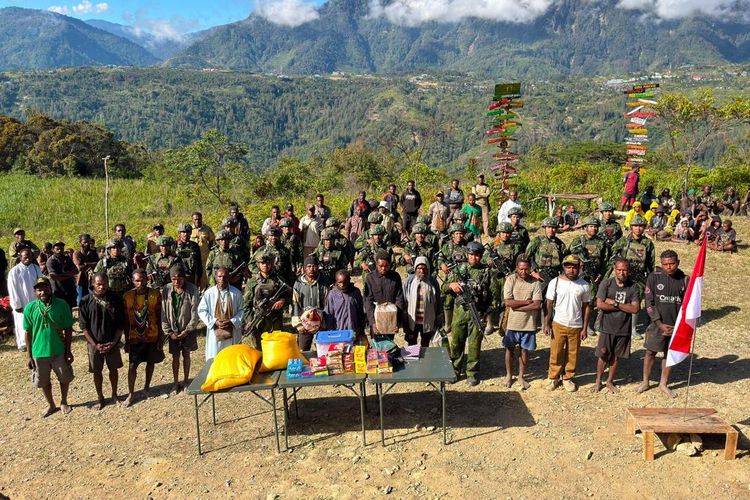 TNI Kuasai Honai Diduga Jadi Markas Transit OPM di Papua, 3 Senjata Api Disita