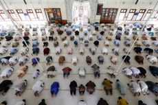 Ramadhan 2020: Pakistan Cabut Batasan Shalat di Masjid, Jemaah Wajib Jaga Jarak 2 Meter