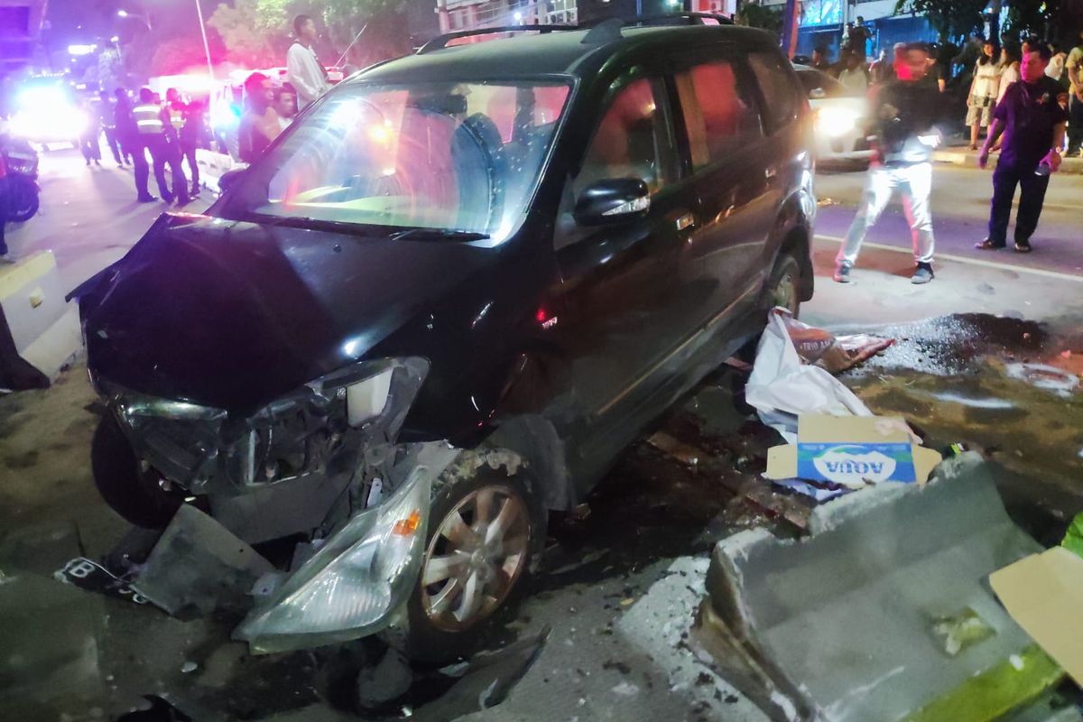 Mobil Tabrak Dua Motor di Jalan Latumenten Jakbar, Sepasang Pasutri Tewas