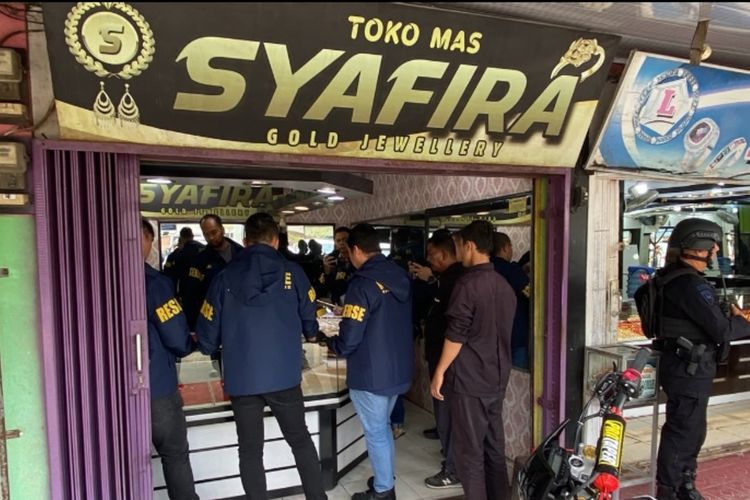 Polisi Geledah Toko Emas di Kampar Riau, Diduga Tampung Emas dari Tambang Ilegal