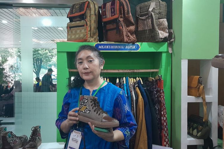 Sondang Maria Pasaribu, Owner Mejikuhibiniu Butik, UMKM Fesyen  di Pameran Kemenkop UKM