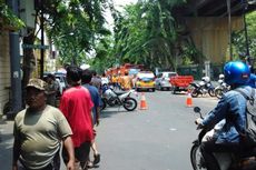 Pembongkaran Pasar Terus Berlangsung, Jalan Raya Karang Anyar Ditutup