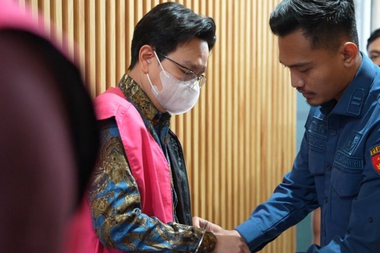 Kejari Karawang Tahan 3 Tersangka Korupsi KPR Bank BUMN, Kerugian Negara Rp 237 Miliar