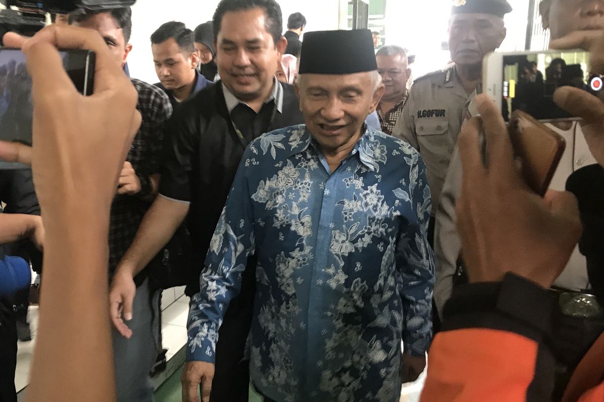 Ketua Dewan Kehormatan Partai Amanat Nasional (PAN) mendatangi Pengadilan Negeri (PN) Jakarta Selatan sebagai saksi kasus hoaks Ratna Sarumpaet. 