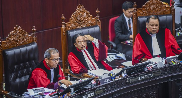 Dulu Membentak, Hakim MK Arief Hidayat Kini Puji Bambang Widjojanto Lebih Sabar